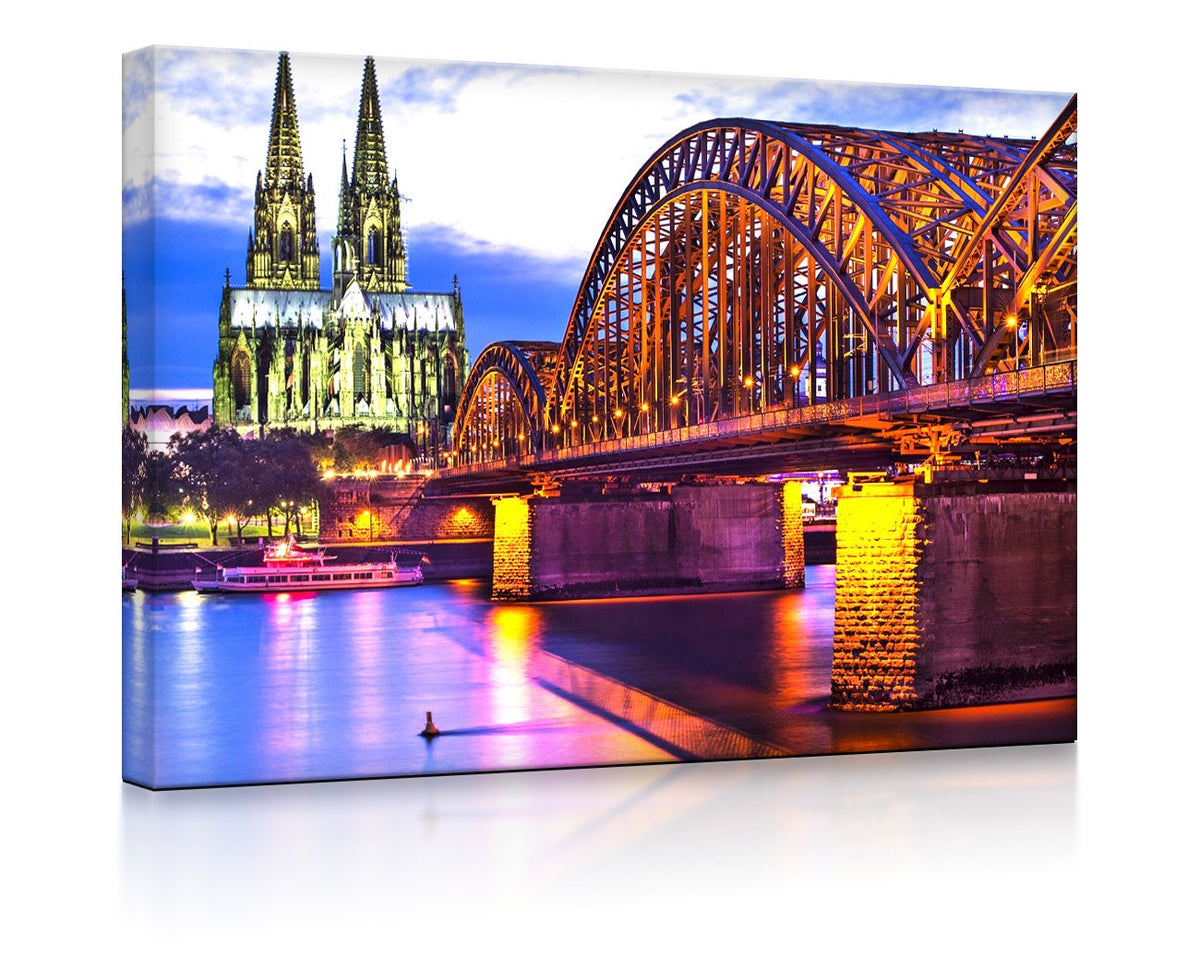 Wunderbare Hohenzollernbrücke bei Nacht