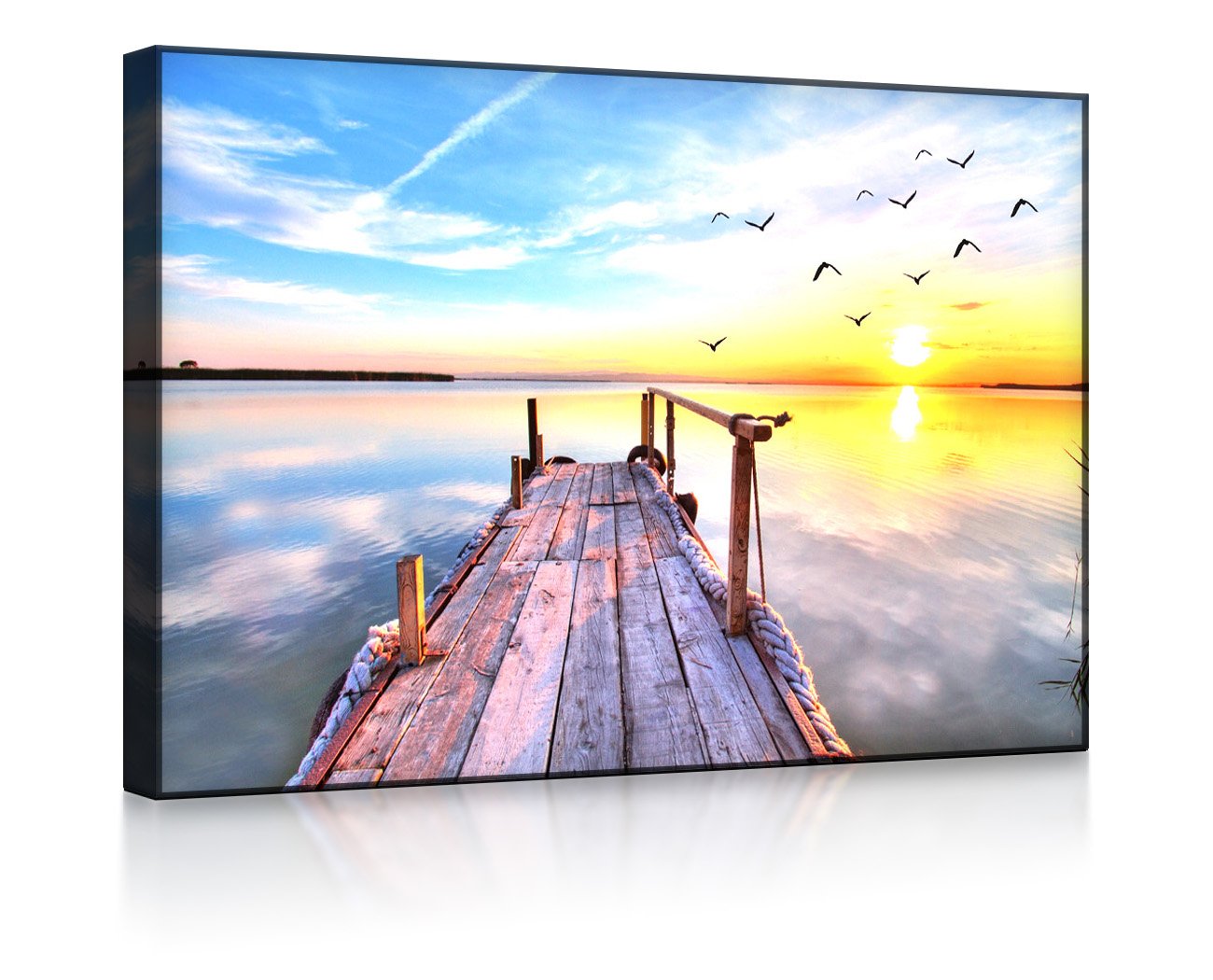 Steg mit Möwen bei Sonnenuntergang