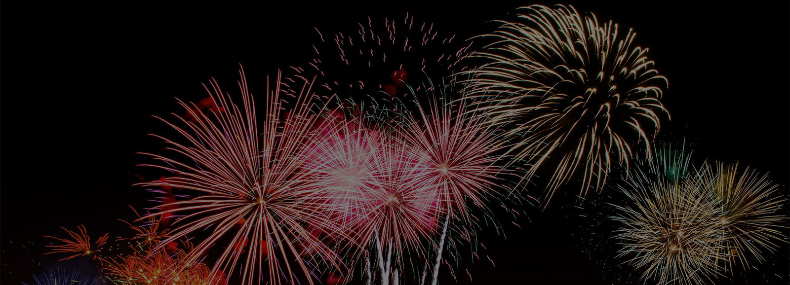 Feuerwerk mit verschiedenen Leuchtfarben für Farbwechsel