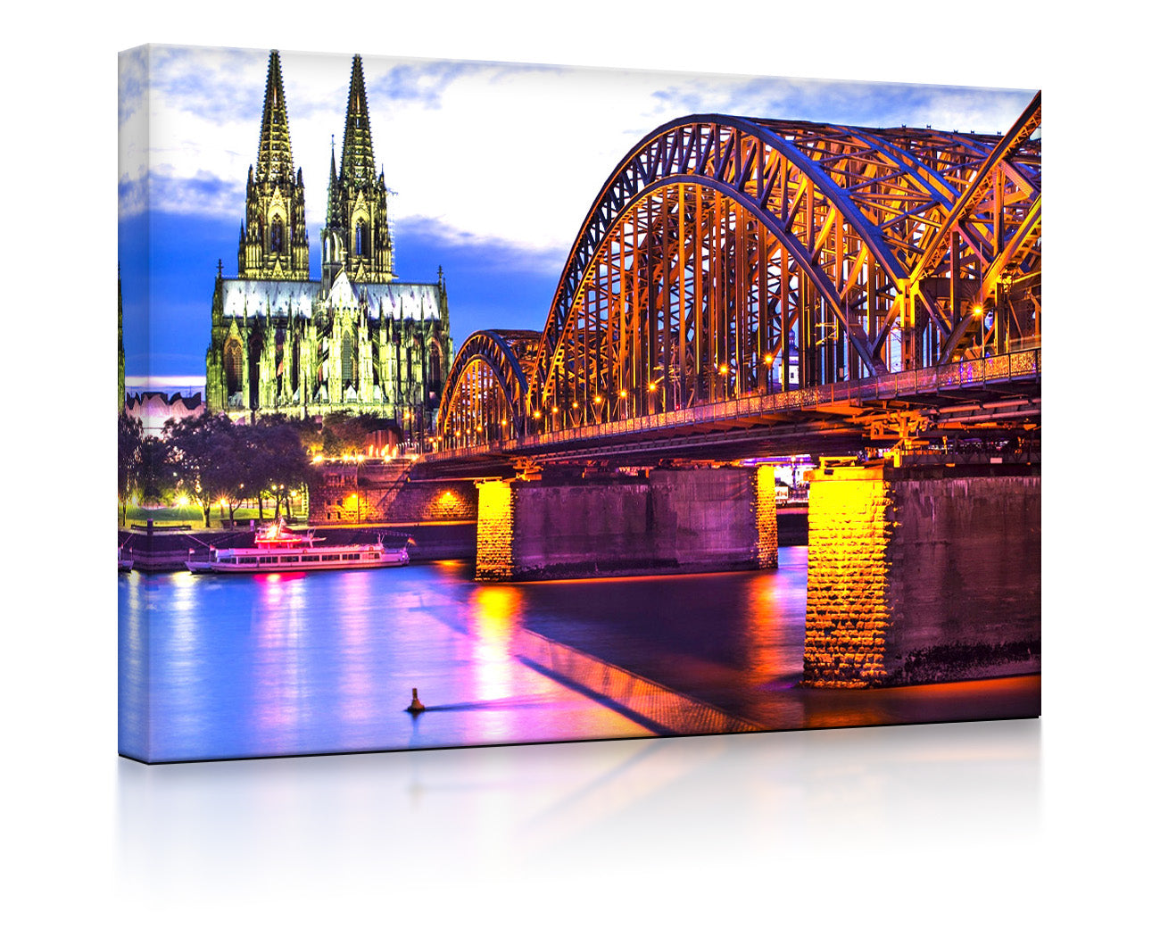 Wunderbare Hohenzollernbrücke bei Nacht als leuchtbild