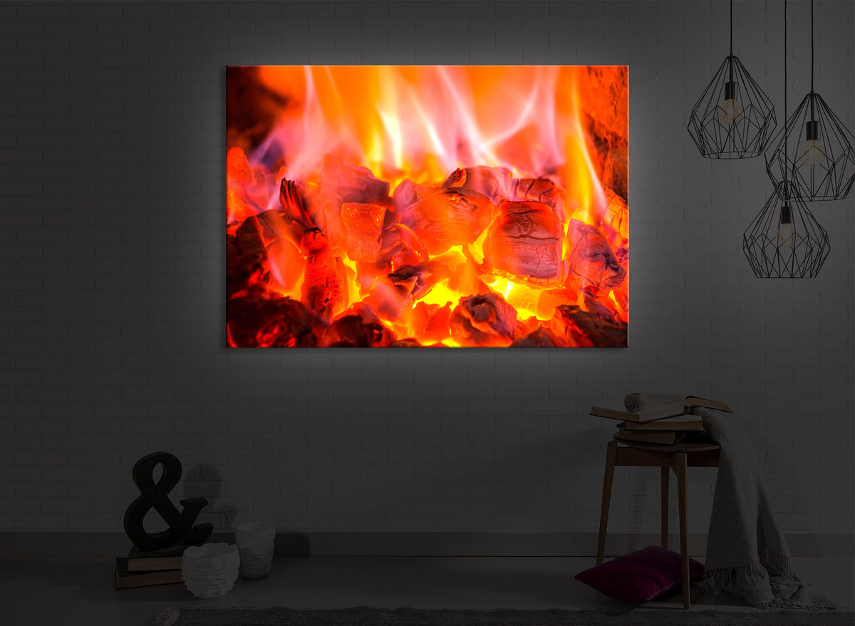 led bild mit dem Motiv Feuer und Glut in einem dunklen Raum. Das Bild leuchtet weiß im abgedunkelten Zimmer